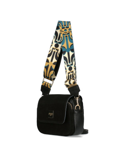 Bag with interchangeable flaps