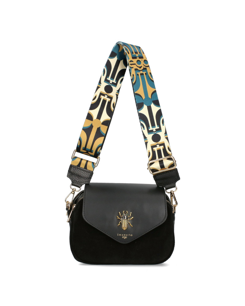 Bag with interchangeable flaps