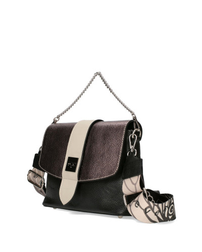 Wing bag with two interchangeable flaps