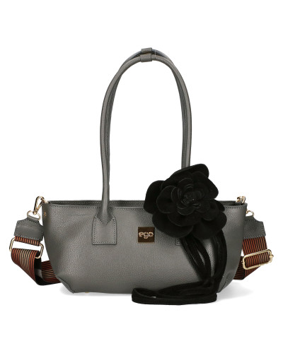 Torebka o wydłużonym kształcie z kwiatem