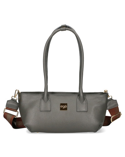 Torebka o wydłużonym kształcie z kwiatem