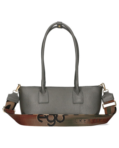 Torebka o wydłużonym kształcie z kwiatem