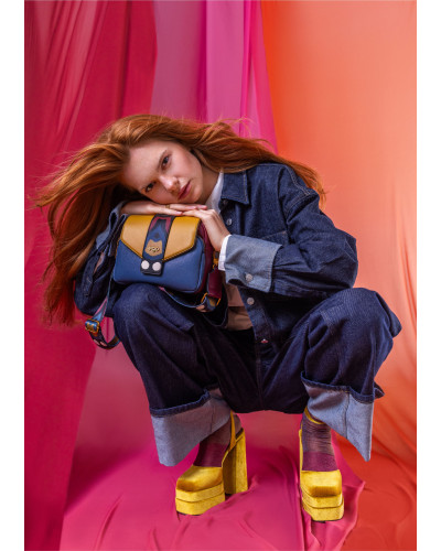 Small bag with interchangeable flaps