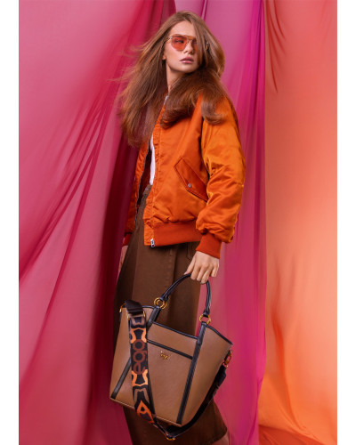 Medium-sized handbag