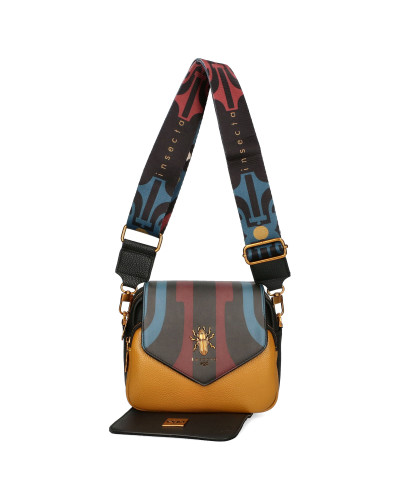 Bag with interchangeable flaps