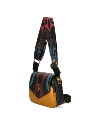 Bag with interchangeable flaps