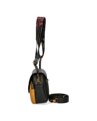 Bag with interchangeable flaps