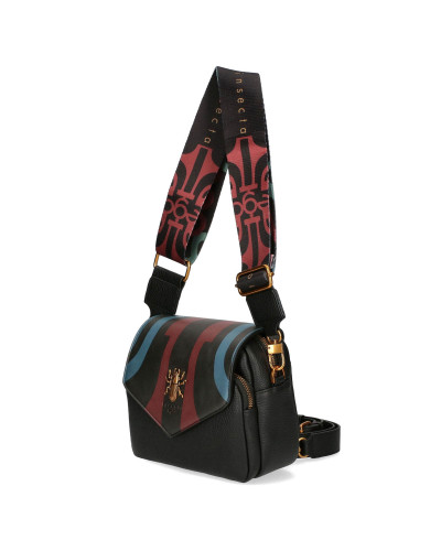 Bag with interchangeable flaps