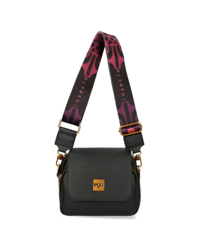 Bag with interchangeable flaps