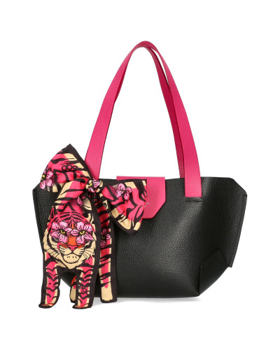 Medium-sized handbag with an inner pouch