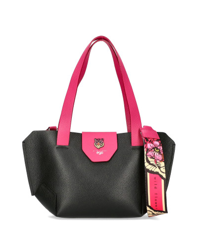 Medium-sized handbag with an inner pouch