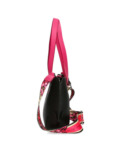 Medium-sized handbag with an inner pouch