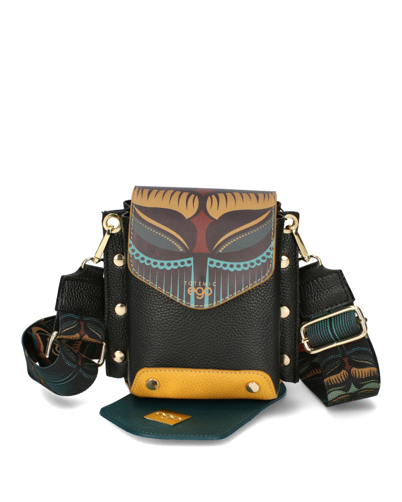 Bag with interchangeable flaps