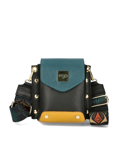 Bag with interchangeable flaps