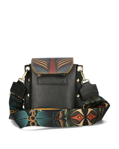 Bag with interchangeable flaps