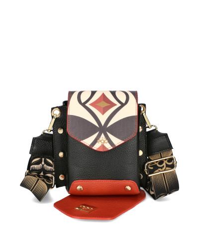 Bag with interchangeable flaps