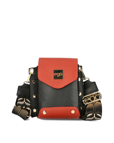 Bag with interchangeable flaps