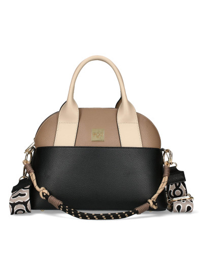 Bag with three straps