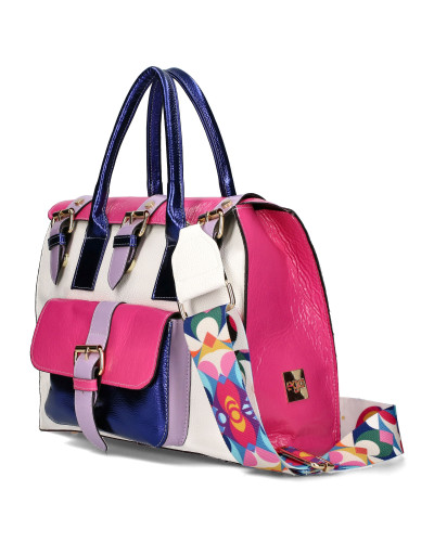 Torebka z ozdobnymi klamrami