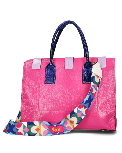 Torebka z ozdobnymi klamrami